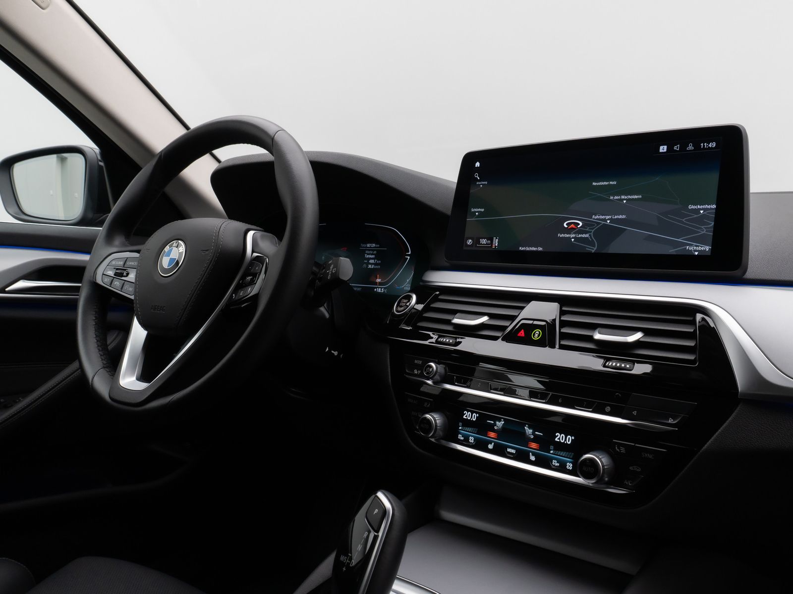 Fahrzeugabbildung BMW 520d xD Kamera HUD DAB 4xKlima Sport Leder Alarm