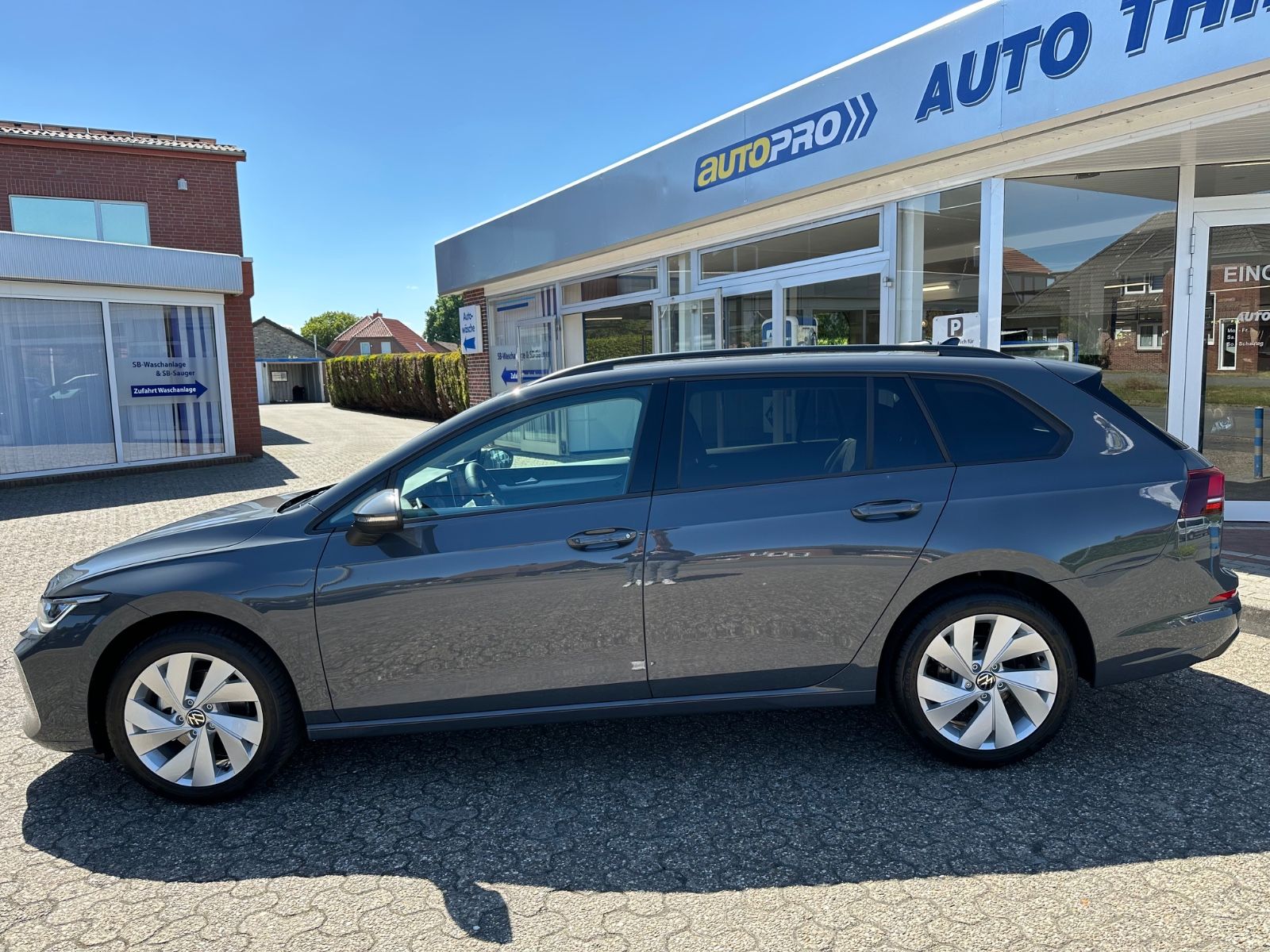 Fahrzeugabbildung Volkswagen Golf VIII Variant 1.5 TSI Life Navi/ACC/LED/Shzg