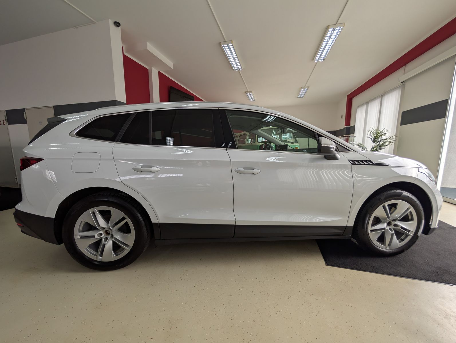 Fahrzeugabbildung SKODA Enyaq iV 80 Loft Convenience Paket+ ACC 82KWh1