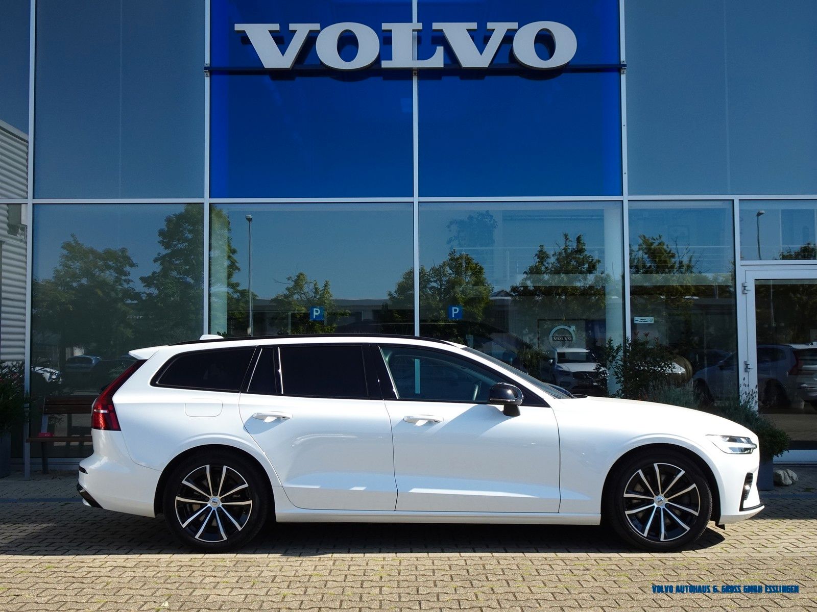 Volvo V60 T8 AWD Recharge Ultimate Dark foto 3