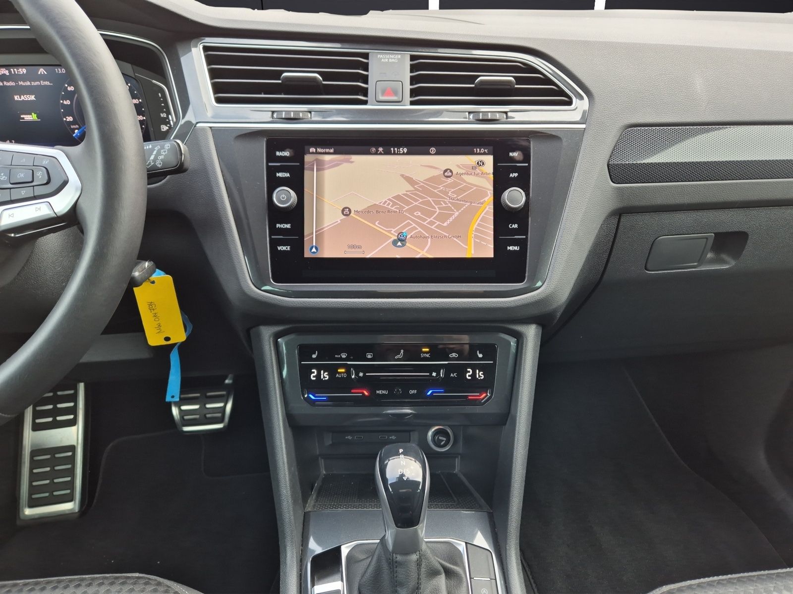Fahrzeugabbildung Volkswagen Tiguan TSI United DSG LED Navi AID ACC Park-Assi