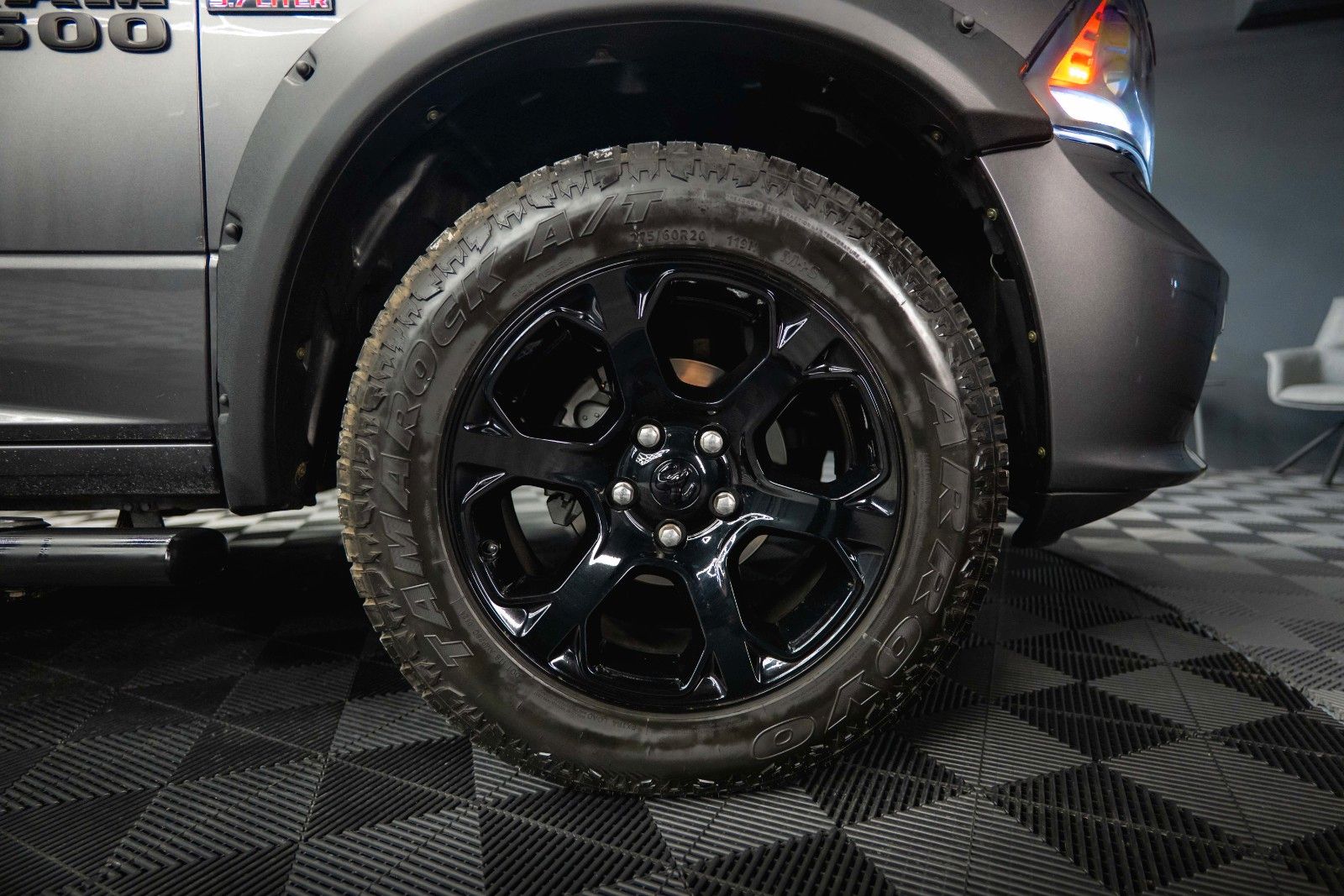 Fahrzeugabbildung Dodge RAM 5.7 V8 HEMI 4x4 Sport LARAMIE NightPaket 19%