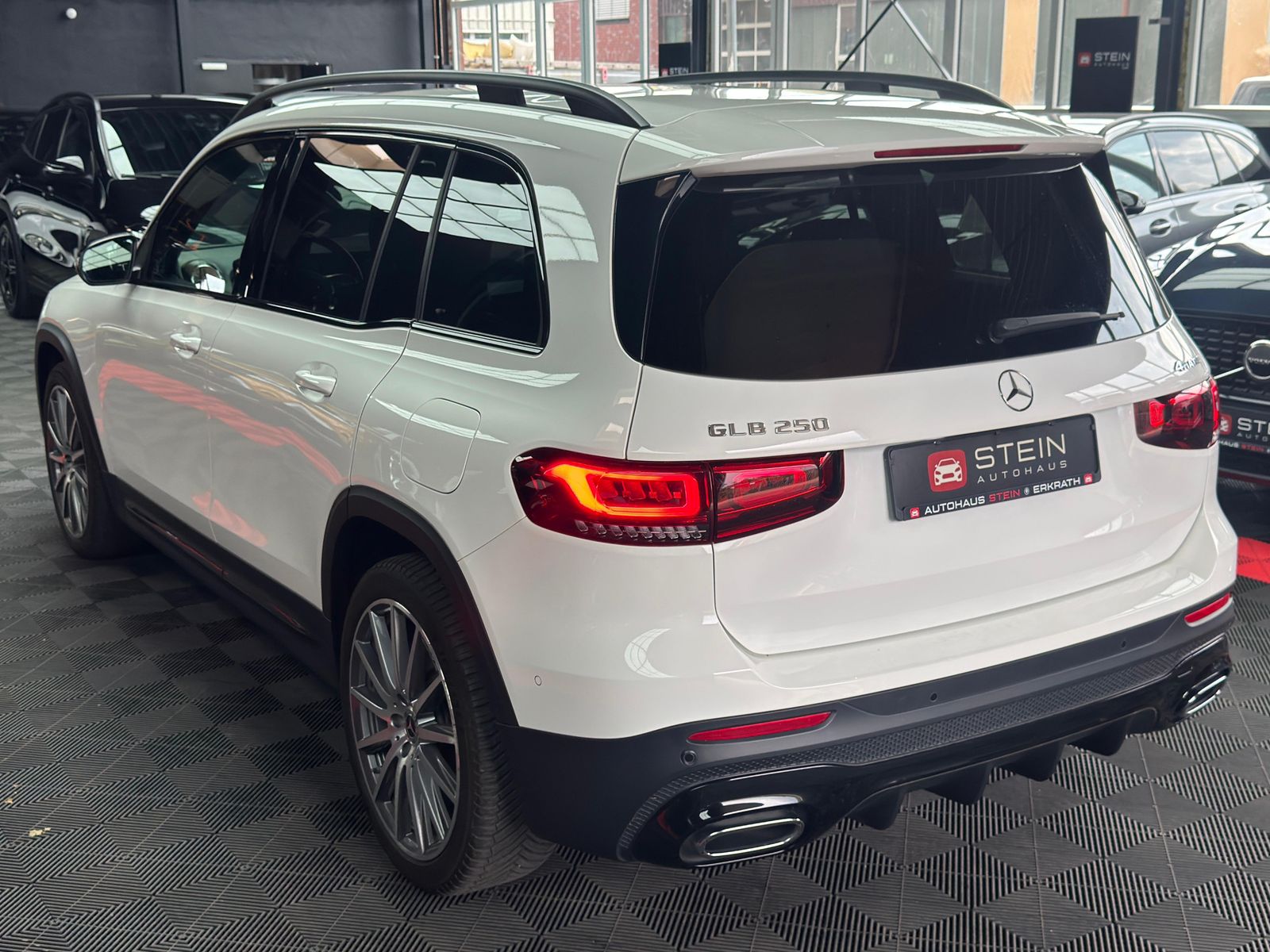 Mercedes-Benz GLB 250 4Matic AMG Burmester Night DAB foto 3