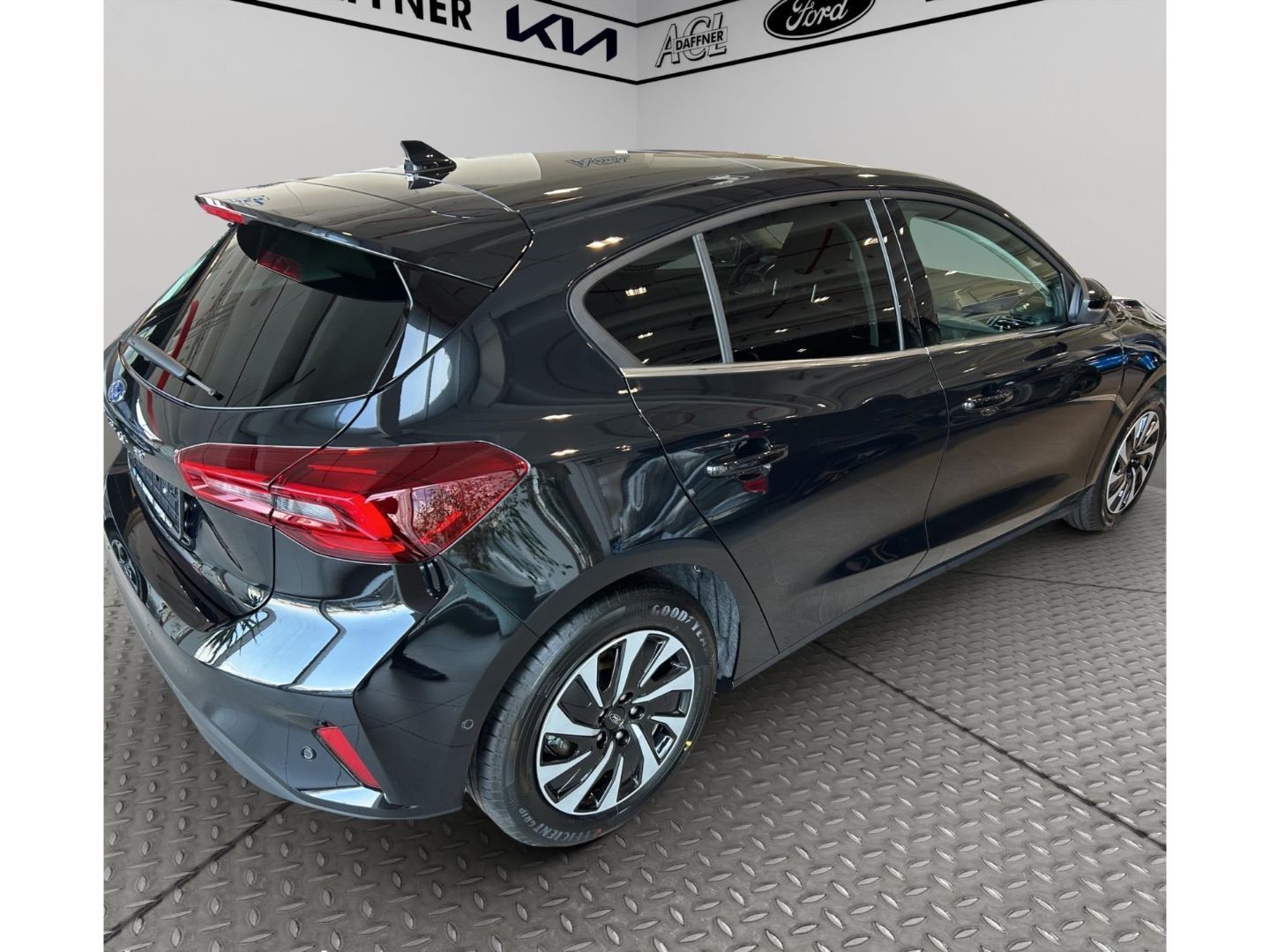 Fahrzeugabbildung Ford Focus Titanium MHEV VerkehrszeichERK PANO Kamera