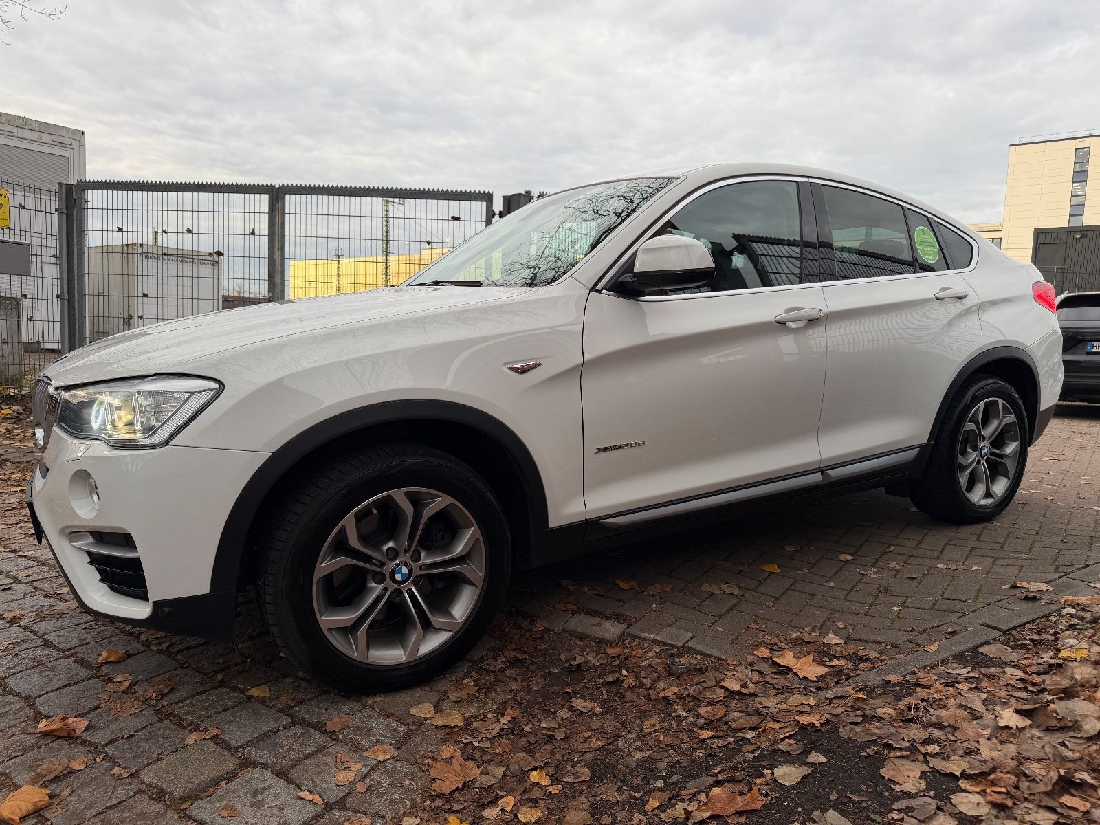 Fahrzeugabbildung BMW X4 xDrive 20 d xLine*BIXEN*TEILLEDER*PDC*NAVI*