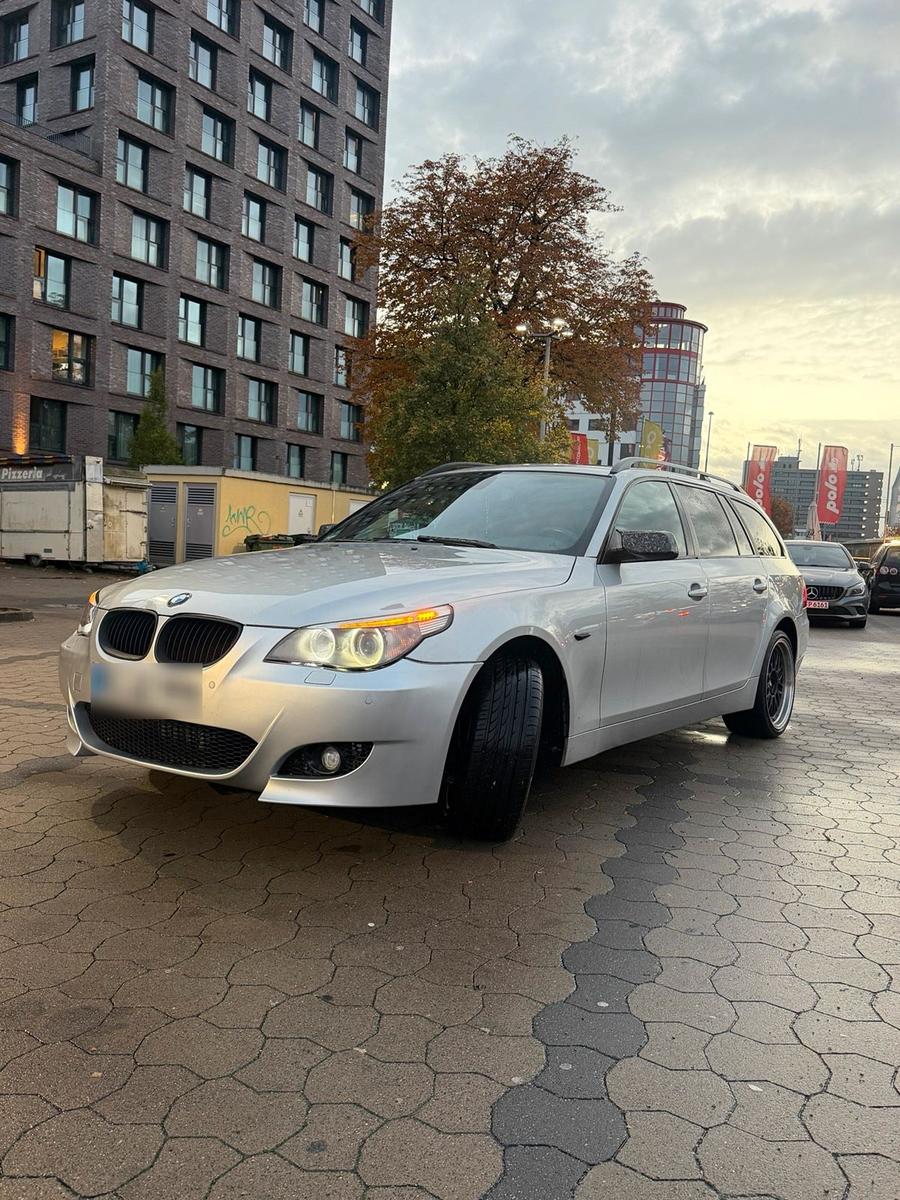 BMW 530 2005 — вигляд ззаду