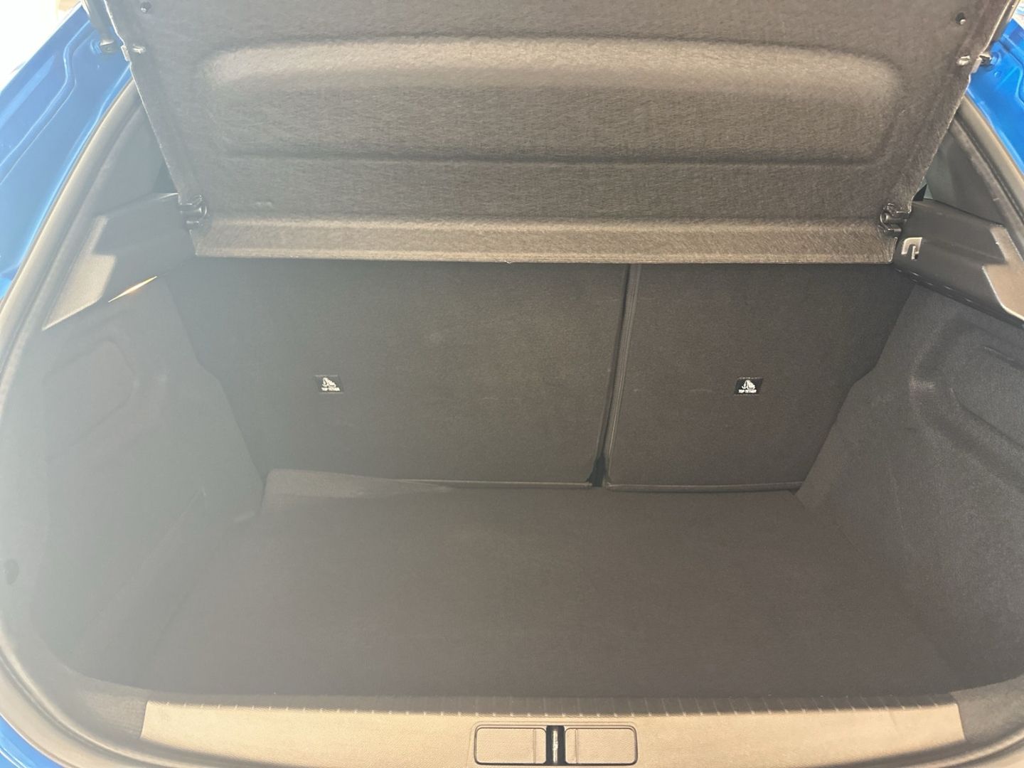Fahrzeugabbildung Peugeot 208 GT 1.2 PureTech 130 EAT Panorama Navi ACC