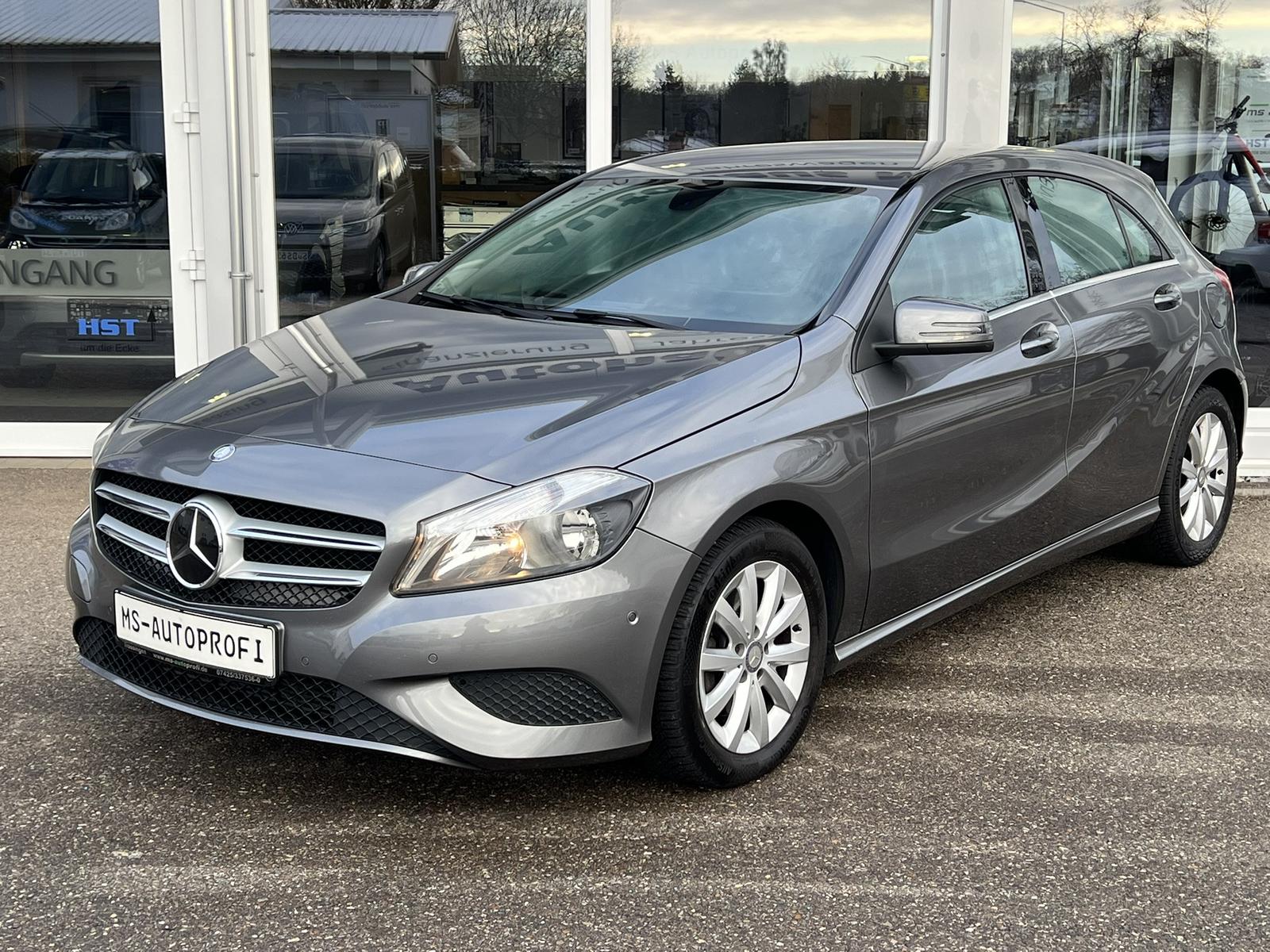 Mercedes-Benz A 180 Urban Navi Kamera Alu Leder SHZ Allwetter