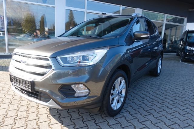 Ford Kuga Titanium 4x4 Navi, AHK, Kamera, Motor Neu