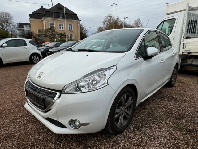 Peugeot 208 Allure 1.6 120 PS / 5xTürer / Navi /