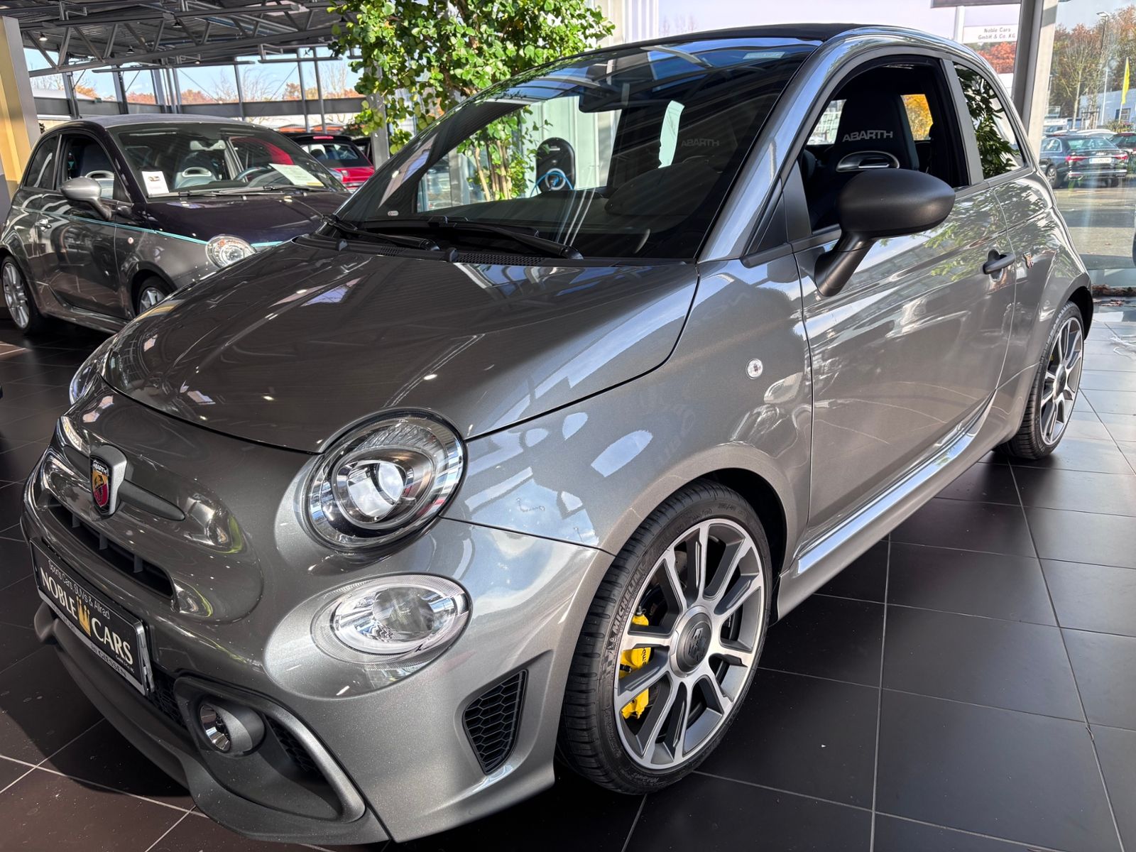 Fahrzeugabbildung Abarth 695C Automatik KLIMA NAV BEATS LEDER SHZ