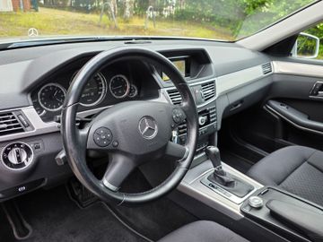 Mercedes E 220 - 12
