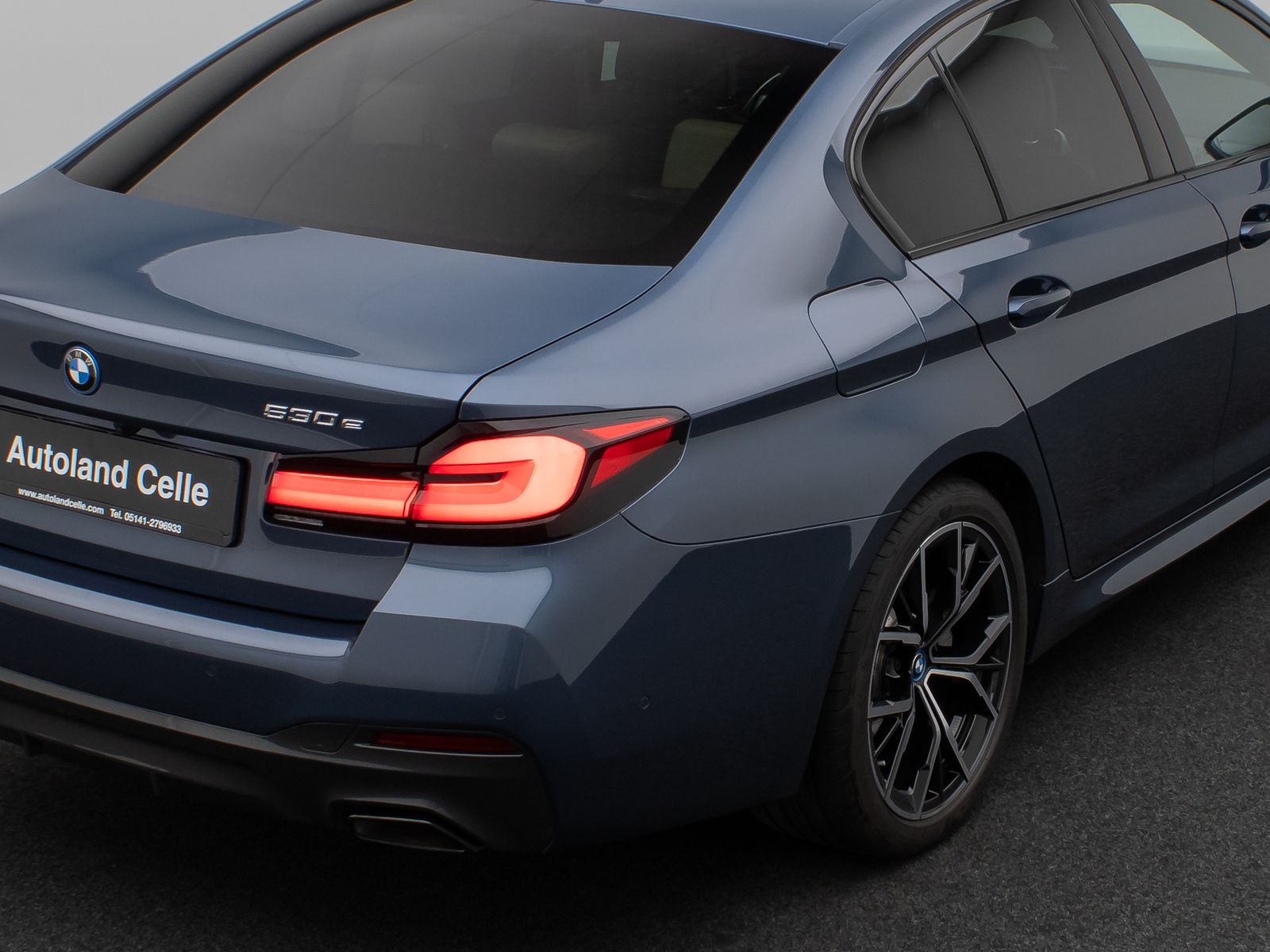 Fahrzeugabbildung BMW 530e M Sport Kamera Laser HUD DAB H/K Alarm 19"