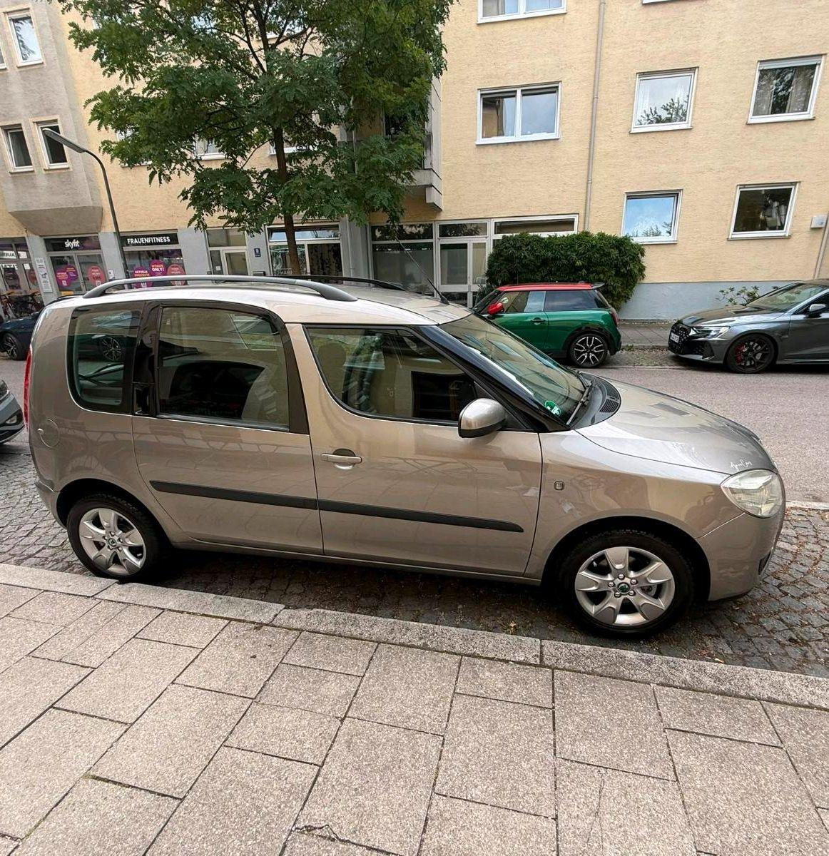 Skoda Roomster 2007 — rear view