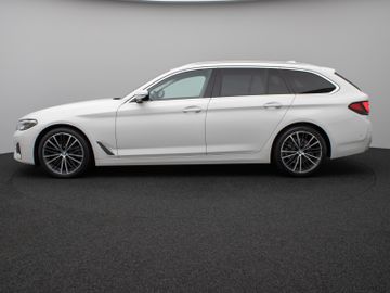 Fahrzeugabbildung BMW 520d Luxury Line Kamera HUD DAB AHK Alarm 19Zoll