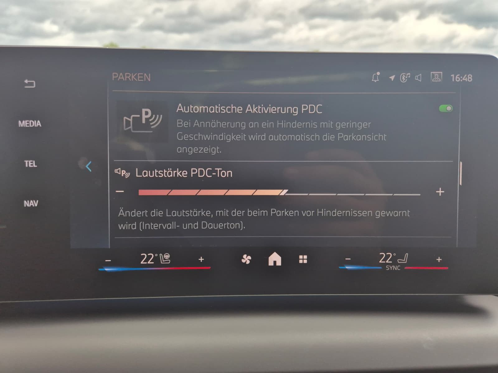 Fahrzeugabbildung BMW 120 i M Sport Adaptiv LED*PANO*AHK*M Alcantara