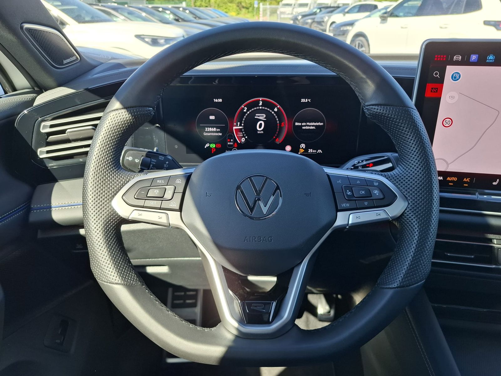 Fahrzeugabbildung Volkswagen Tiguan 2.0 TDI 4M R-Line BLACK*PAN*HK*AHK*MATRIX