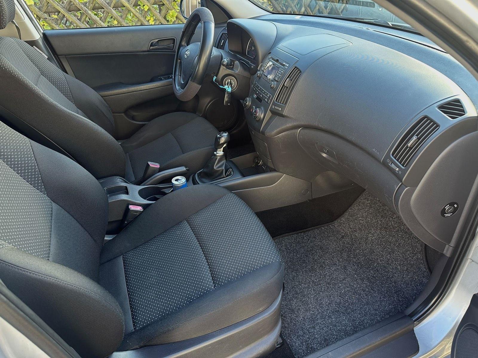 Hyundai i30 2010 — photo 10