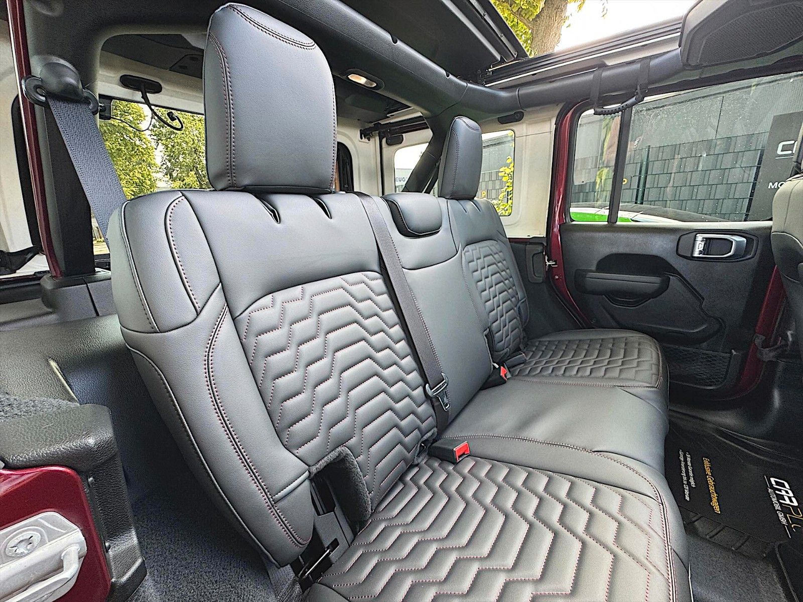 Fahrzeugabbildung Jeep Wrangler 2.0 T Unlimited SPORT S OFFROAD 4x4 19%