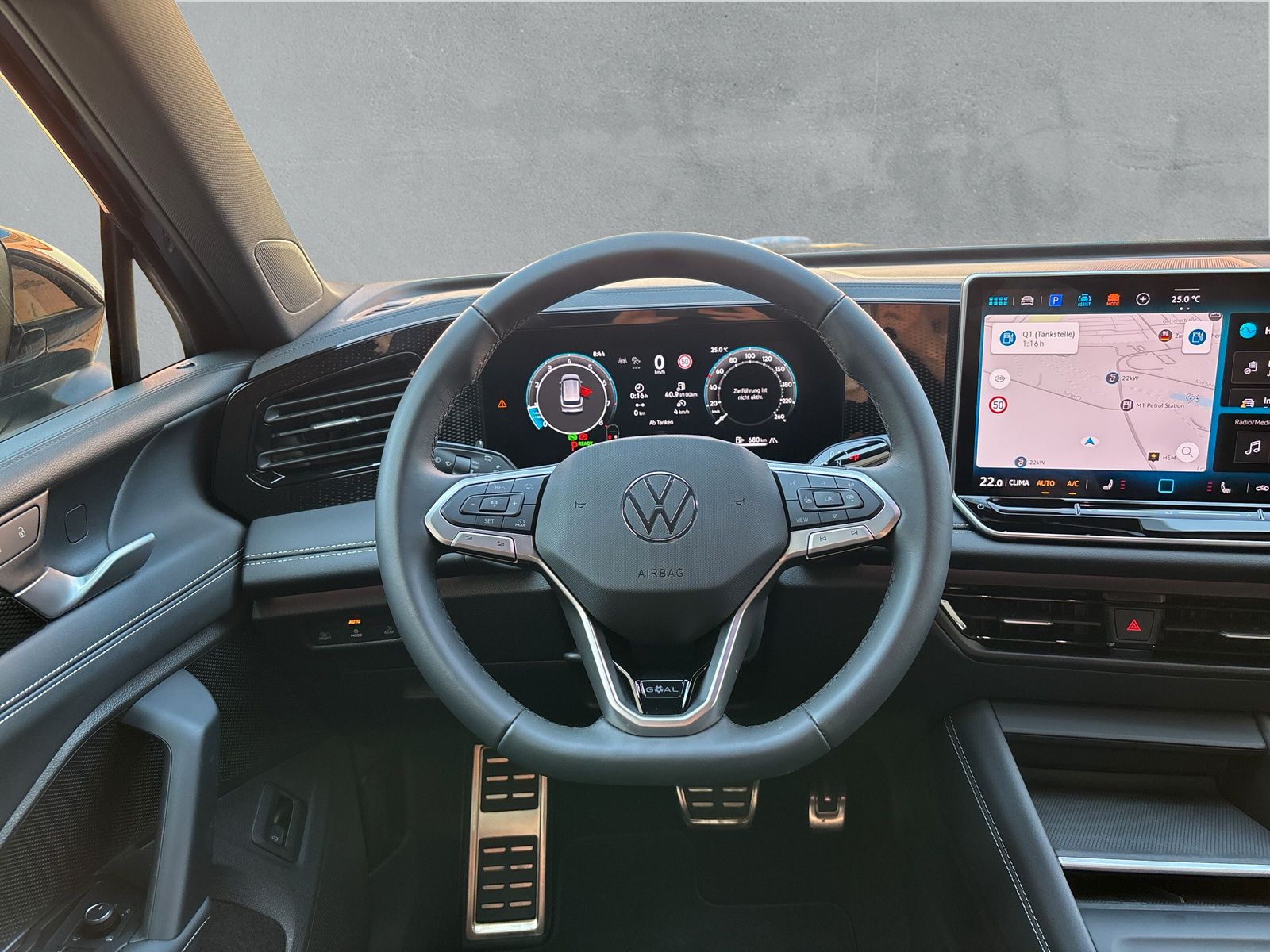 Fahrzeugabbildung Volkswagen Tiguan 1.5 eTSI Goal AHK IQ-Light Keyless Kamera