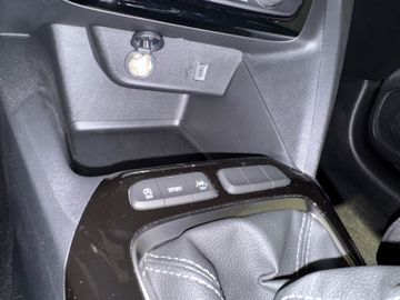 Bild 13 Opel Corsa F GS 100PS KAMERA SITZHEIZUNG