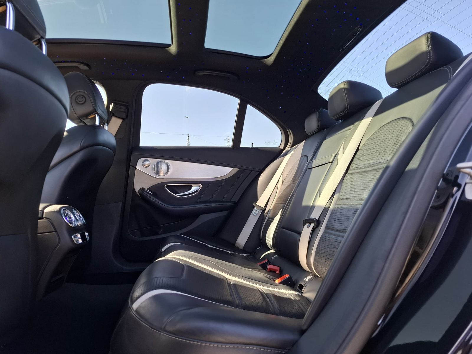 Fahrzeugabbildung Mercedes-Benz c63s AMG PANO*LEDER*BURMESTER*MULTIBEAM*DISTR.