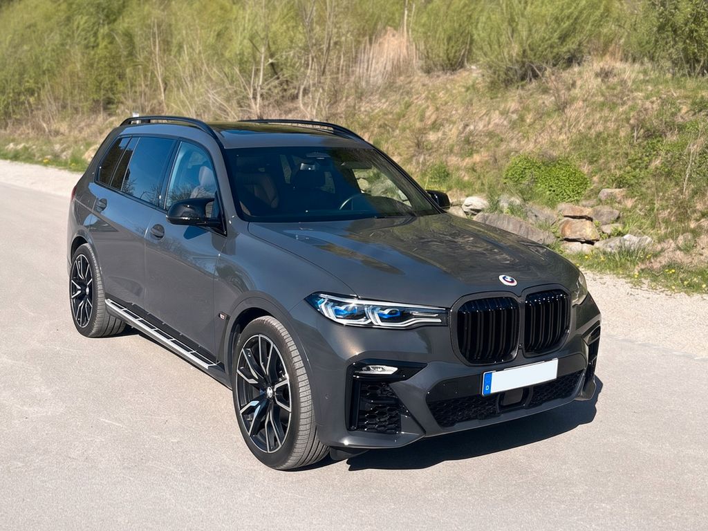 Image of BMW X7 M50