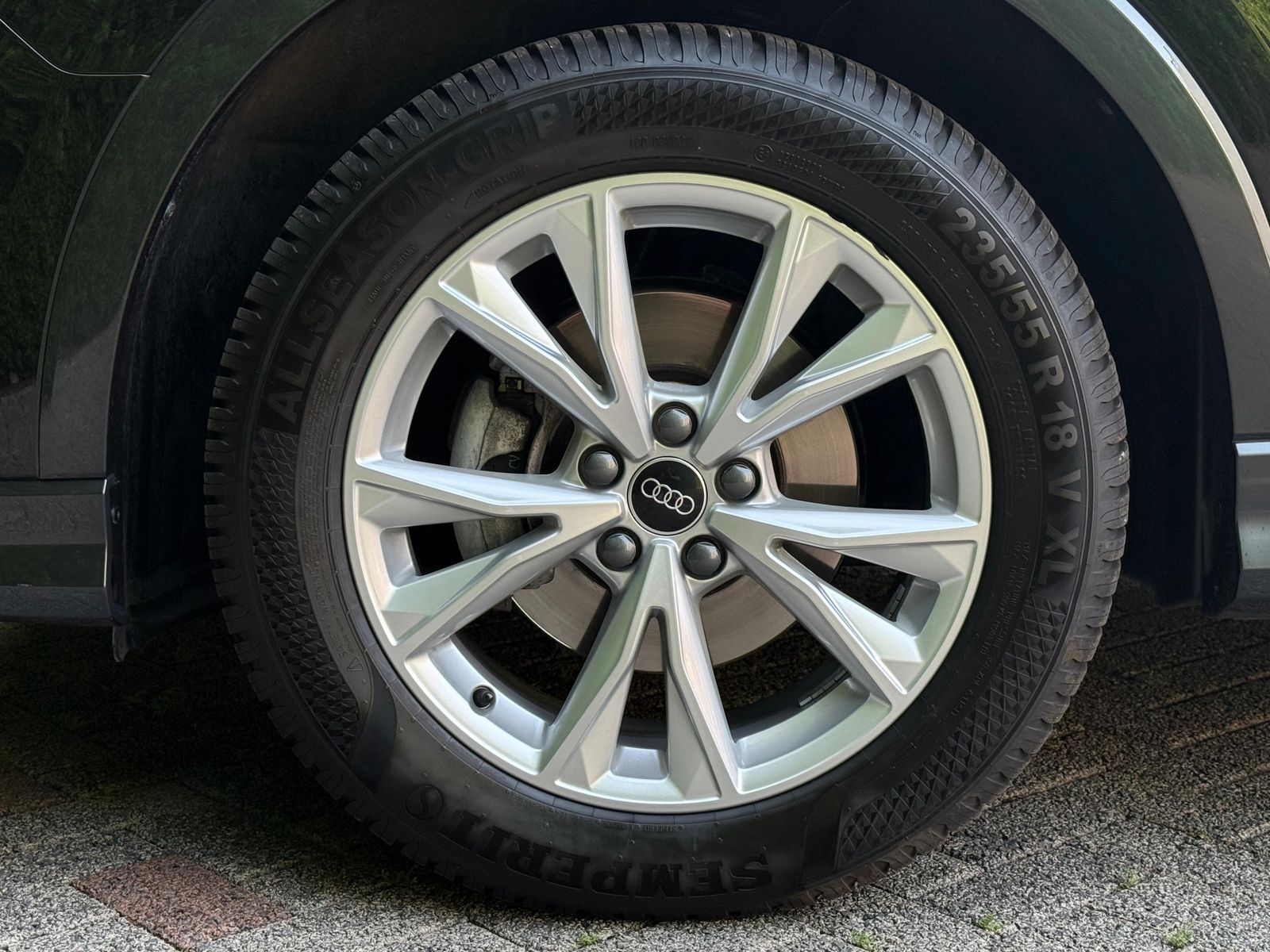 Fahrzeugabbildung Audi Q3 Sportback 35TDI S-tr. S Line LED+PANO+NAV+SHZ