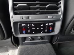 AUDI RSQ8 4.0 TFSI quattro Matrix Sportaga Sthzg Pano AUDI RSQ8 4.0 TFSI quattro Matrix Sportaga Sthzg Pano