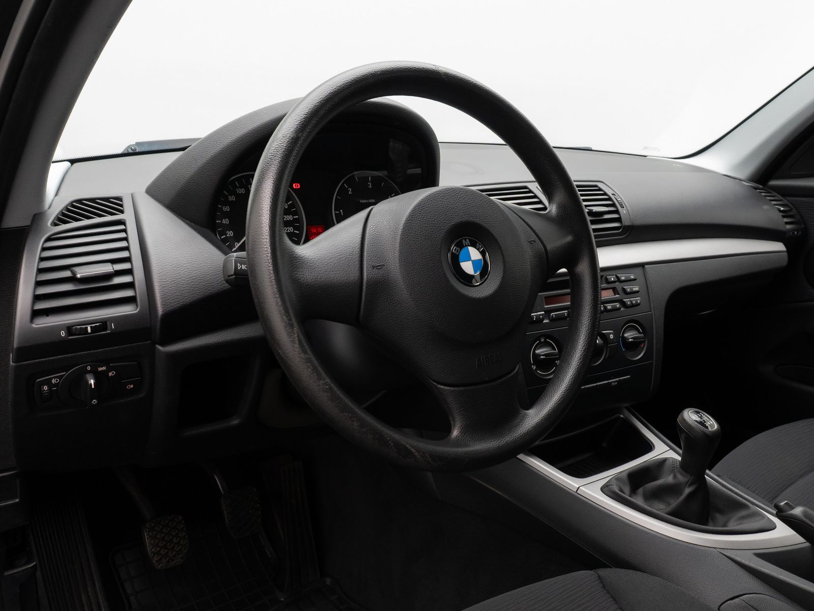 Fahrzeugabbildung BMW 116i PDC AHK Klimaanlage Alarm Start-StopAut LM