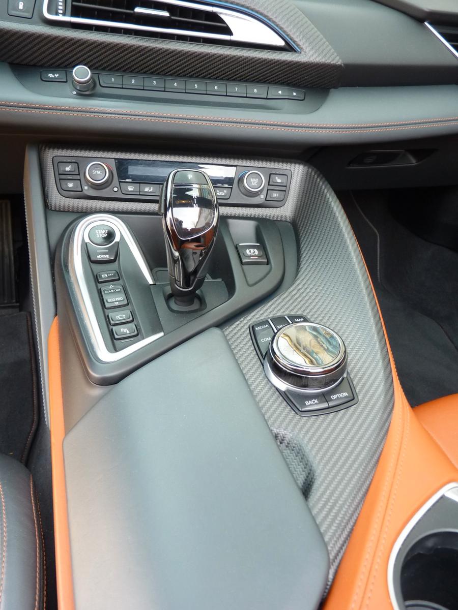 BMW i8 Roadster Laser / H & K / HUD / Voll / Top