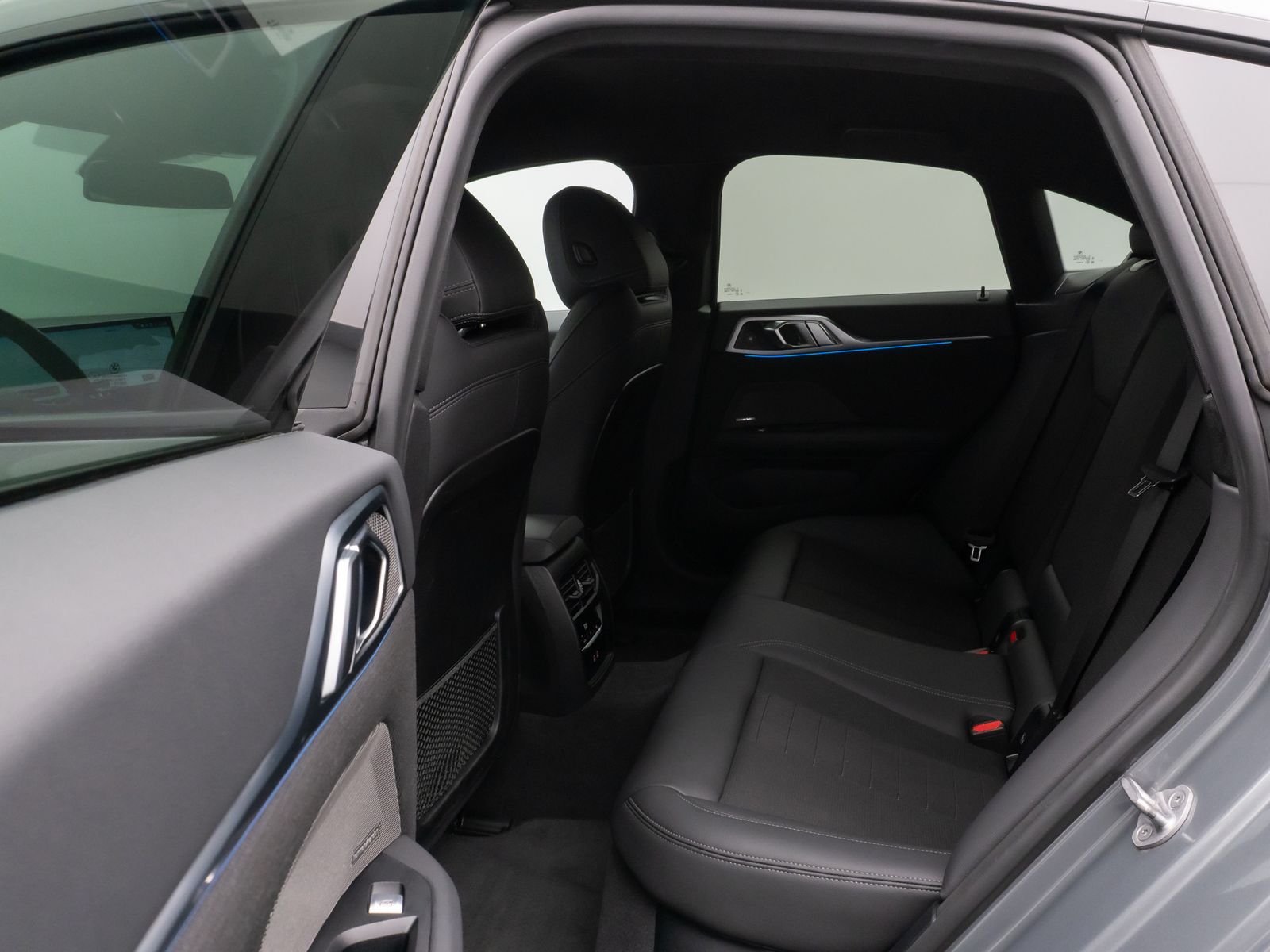 Fahrzeugabbildung BMW i4 eD40 Gran Coupé Kamera DAB H/K PDC Sport