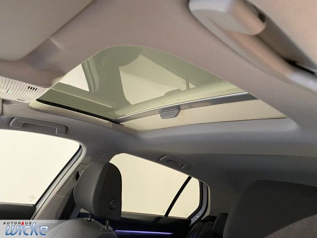 Golf VIII 1.0 eTSI DSG Move NAVI KLIMA PDC PANO