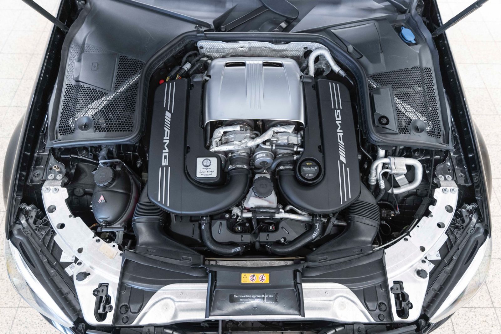 Fahrzeugabbildung Mercedes-Benz C 63 CABRIO AMG LED BURMESTER NAV KAM TOTW