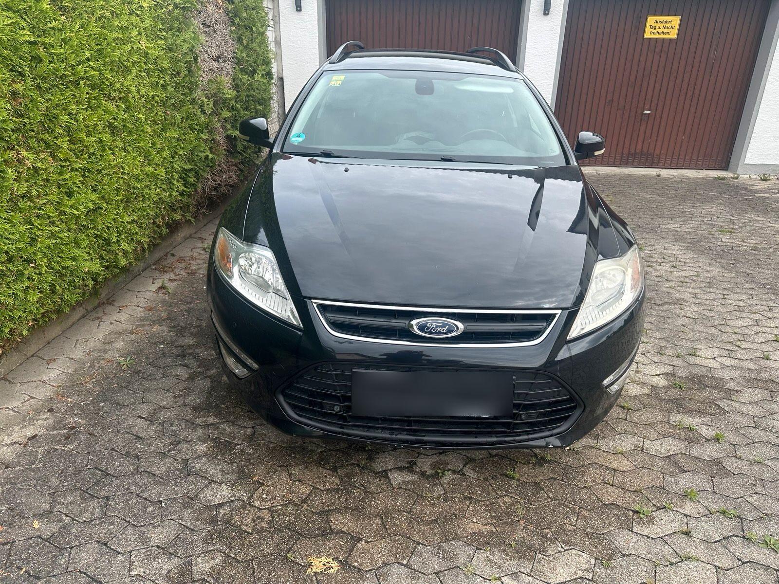 Ford Mondeo 2011 — interior