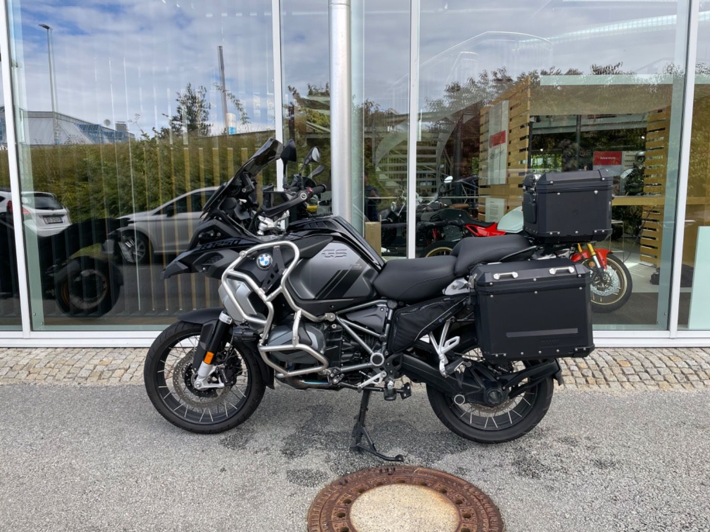 Fahrzeugabbildung BMW R 1250 GS ADVENTURE Sondermodell Triple Black vi