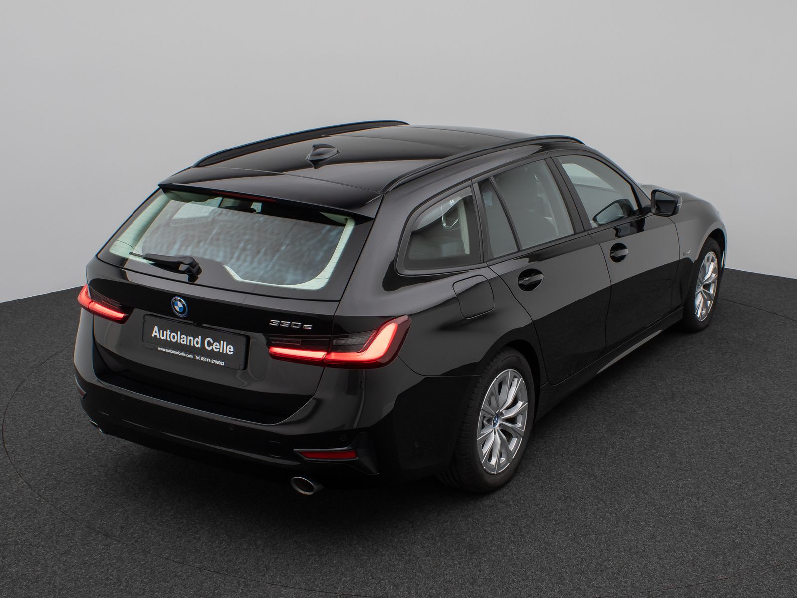 Fahrzeugabbildung BMW 330e Panorama Kamera DAB WLAN Lenkrhzg Alarm LED