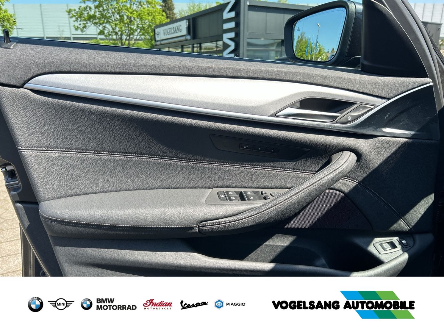 Fahrzeugabbildung BMW 530 e Touring Panorma Komfortsitze Head-Up WLAN