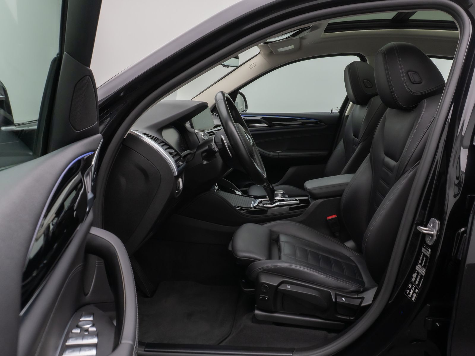 Fahrzeugabbildung BMW X4 xD30i xLine Panorama Kamera HUD DAB HiFi AHK