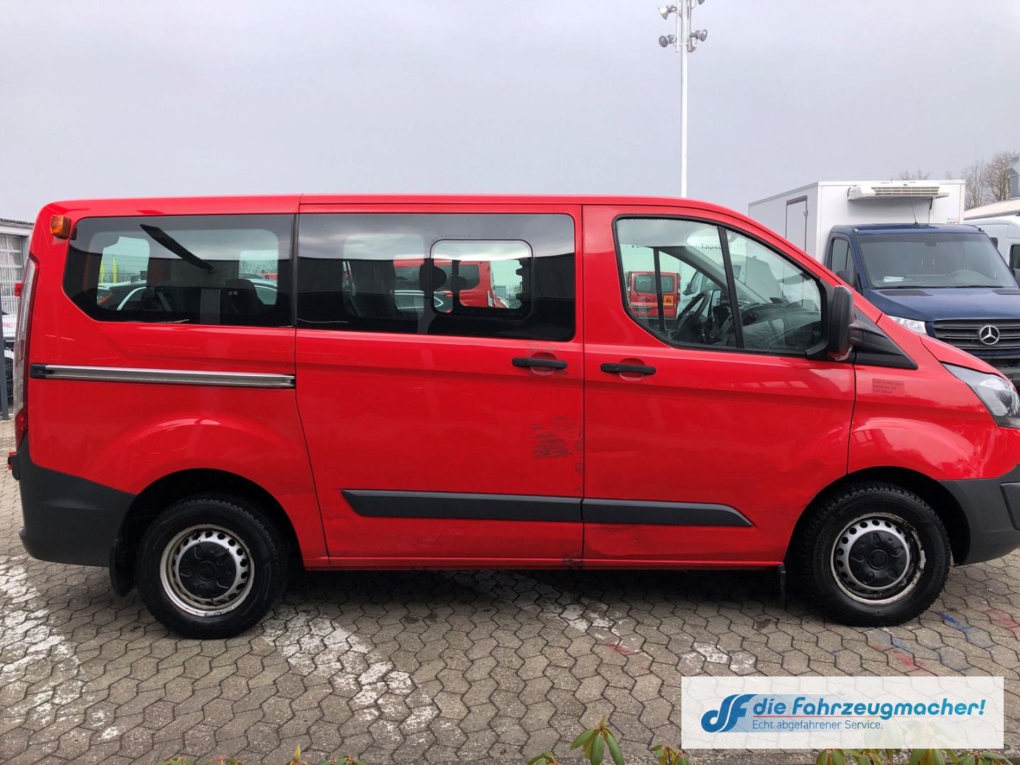 Fahrzeugabbildung Ford Transit Custom Kombi 300 L1 2.2 TDCi *2271 Expor