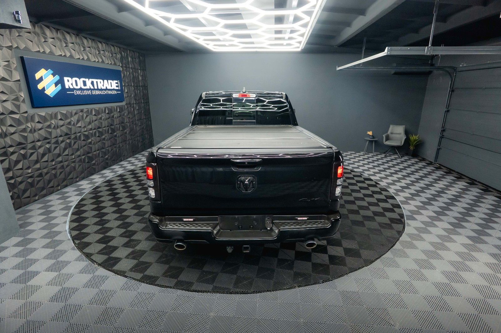 Fahrzeugabbildung Dodge RAM 5.7 V8 HEMI 4x4 BLACK EDITION Longbed 19%