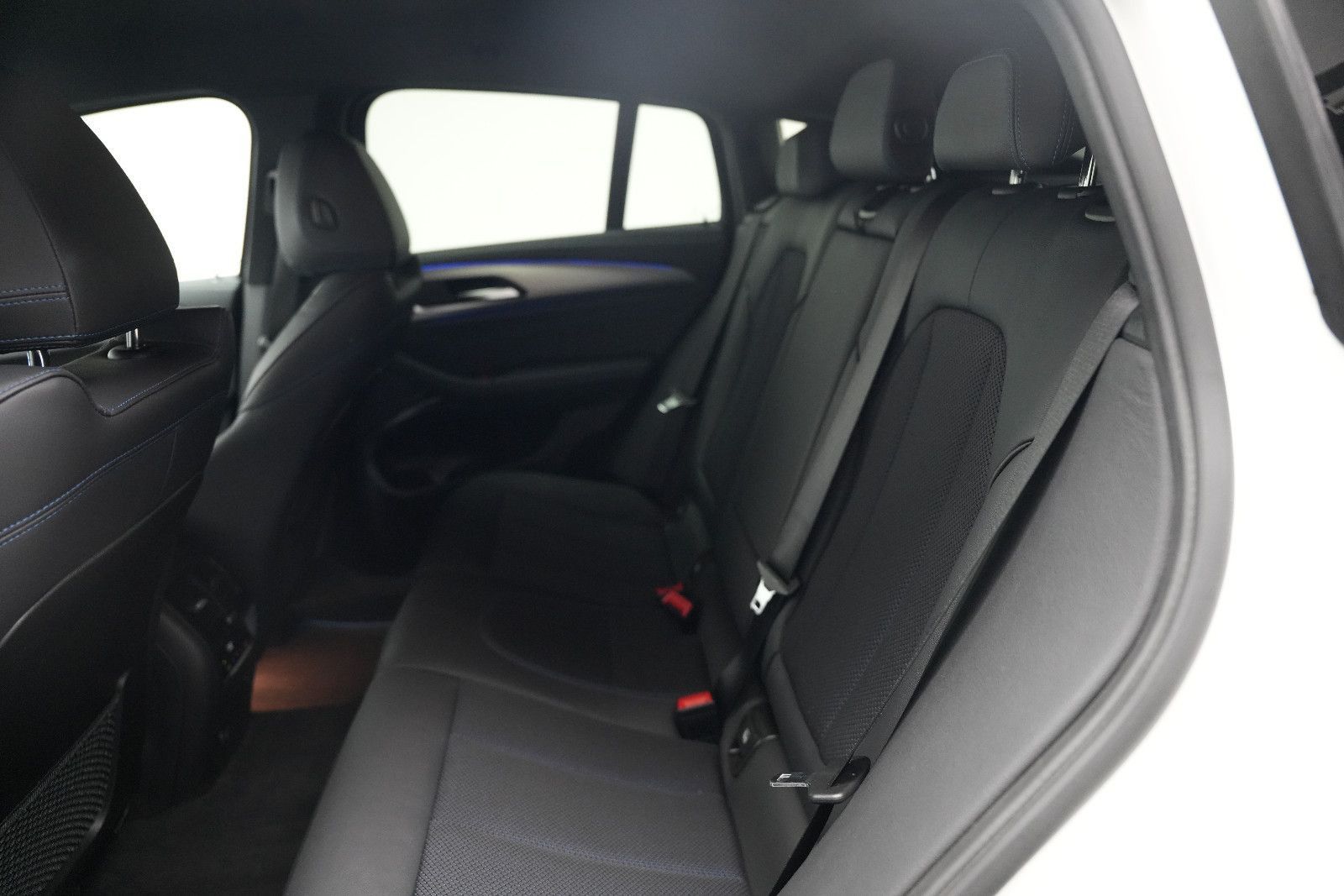Fahrzeugabbildung BMW X4 M40 /HUD/LED/AHK/Leder/HUD/Ambiente/360°Cam/