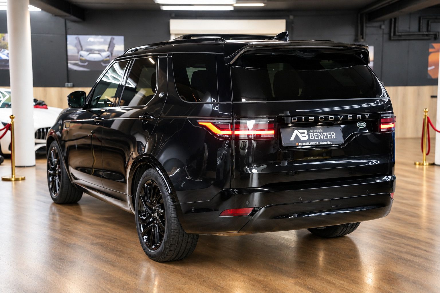 Fahrzeugabbildung Land Rover Discovery R-Dynamic AWD/7-SITZER/360'°Cam/AHK