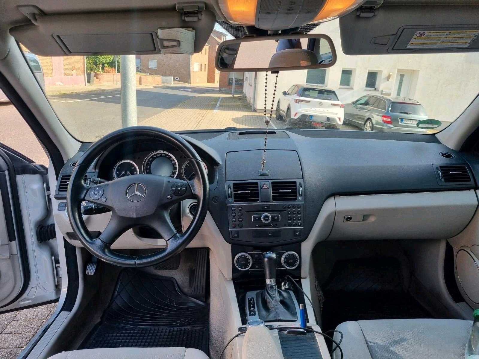 Mercedes-Benz 220 2010 — photo 6