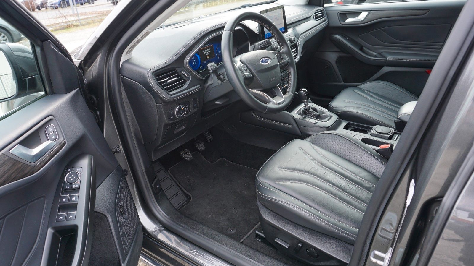 Fahrzeugabbildung Ford Focus Turnier Vignale, Kamera, Pano, Leder, LED