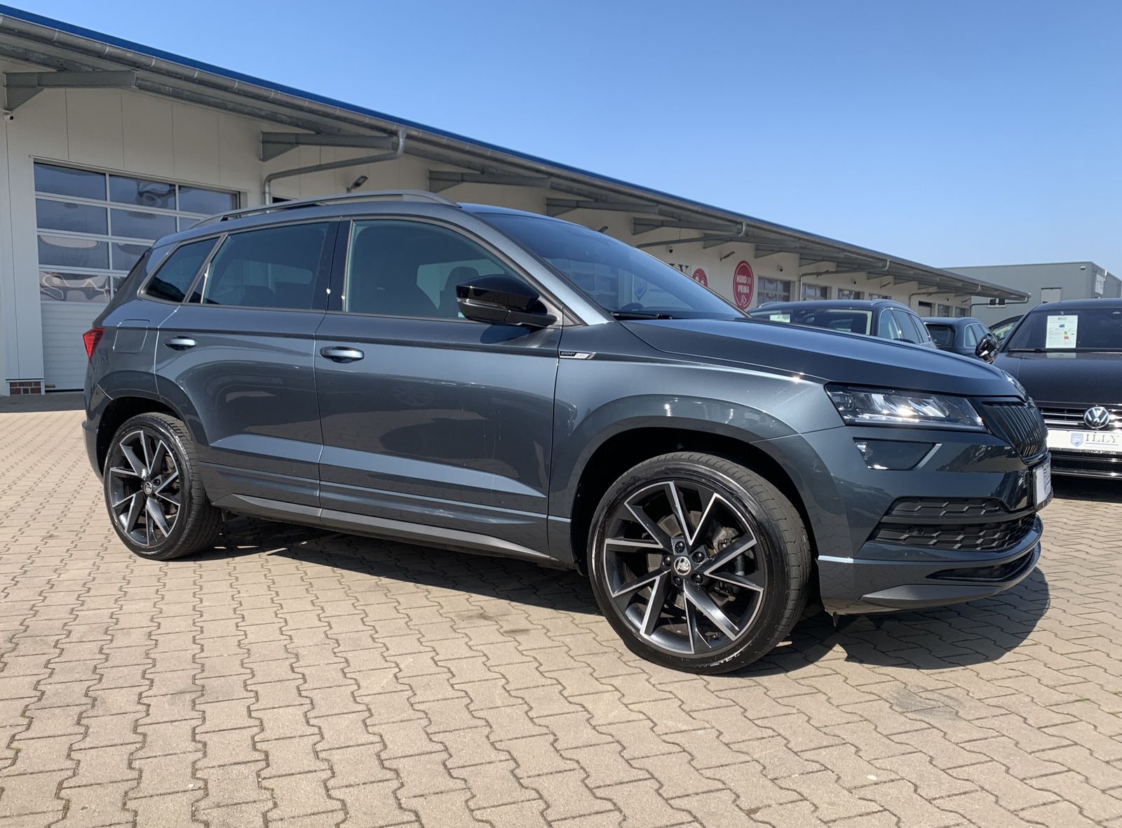 Fahrzeugabbildung SKODA Karoq 2.0 TDI*Sportline*4x4*AHK*LED*CANTON*ACC*
