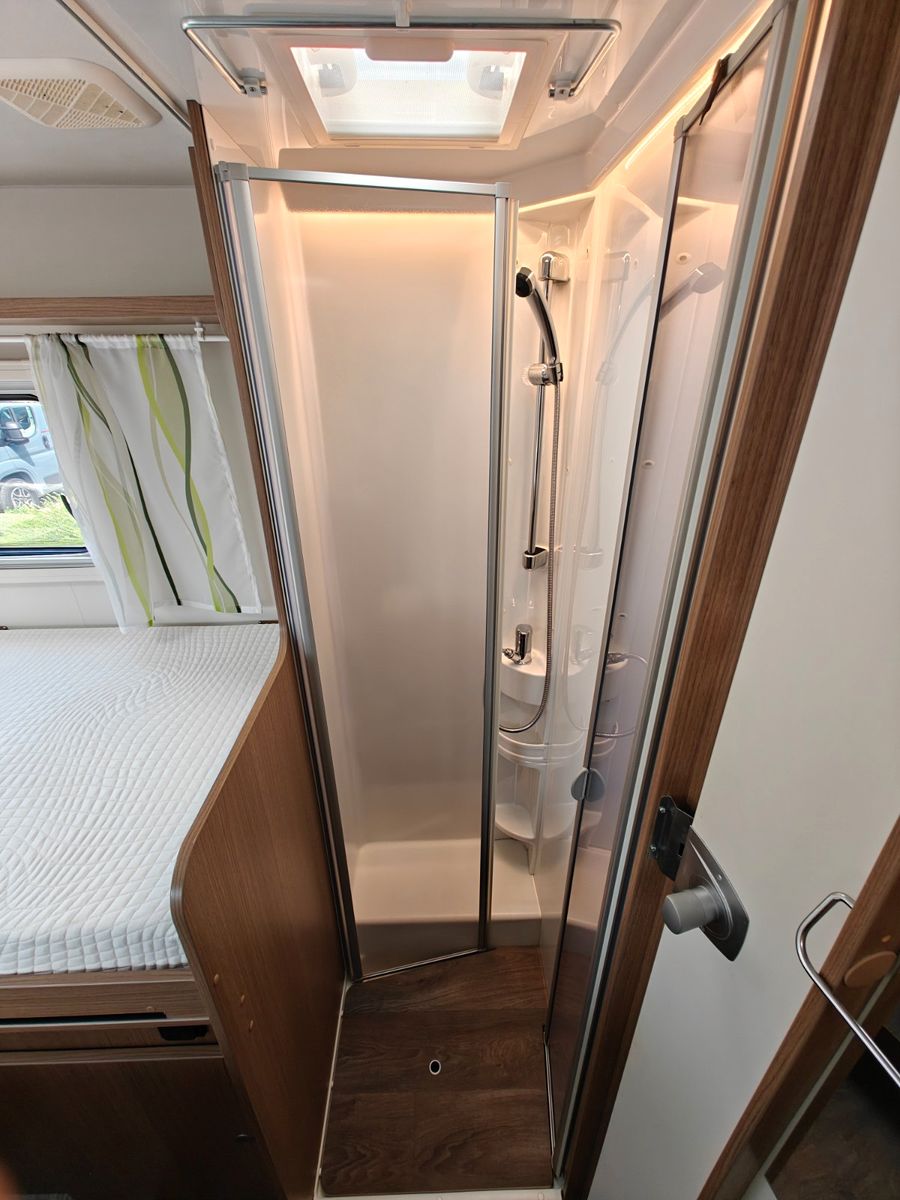 Fahrzeugabbildung Carado T-447 Clever+ Edition - SAT, TV, A/T, Hubbett -