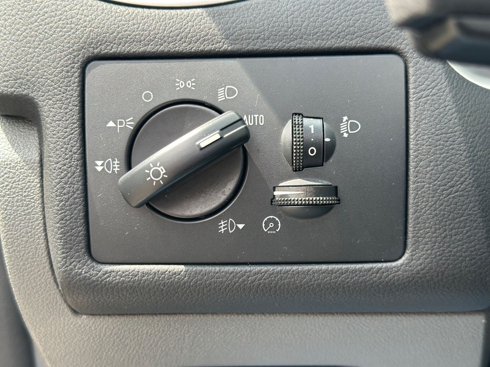 Fahrzeugabbildung Ford Focus Cabrio Titanium/Leder/AHK/SHZ/PDC/