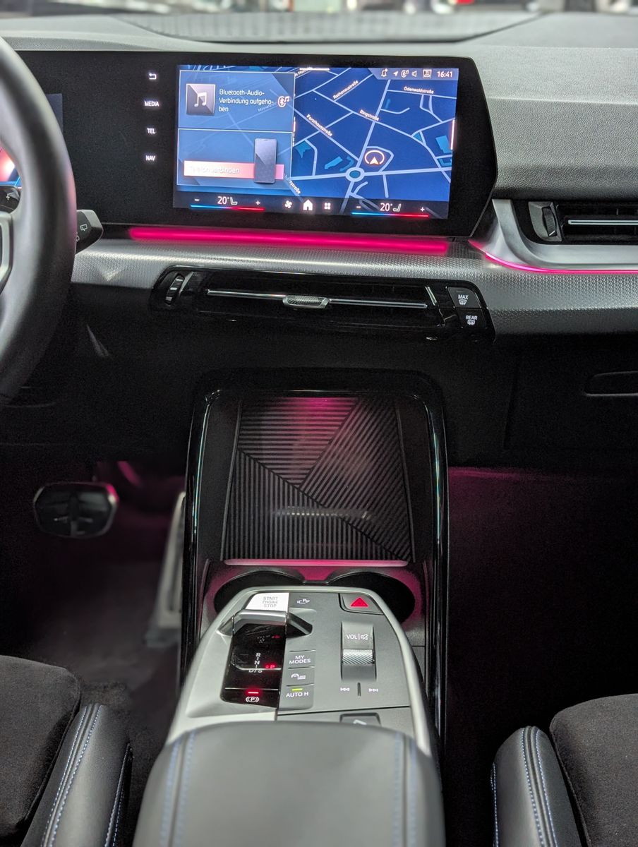 Fahrzeugabbildung BMW 218 Active Tourer  M Sport SHADOW PANO AHK LEDER