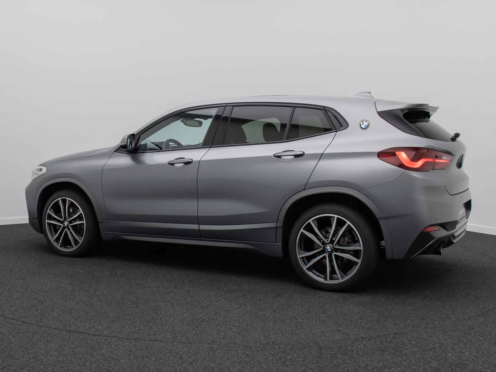 Fahrzeugabbildung BMW X2 sD20i M Sport Panorama Kamera Individual 19"